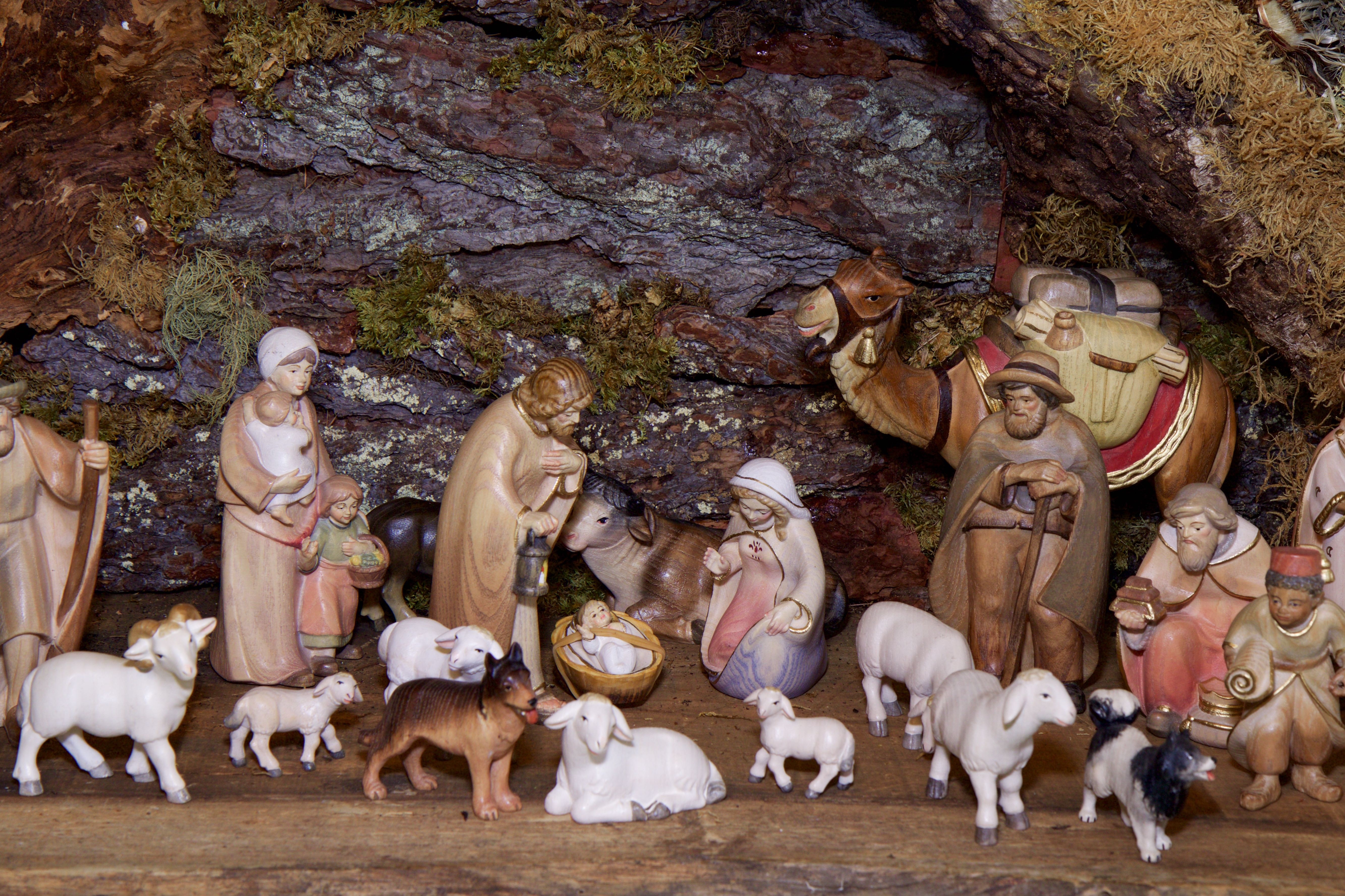 christmas-crib-figures-1080132